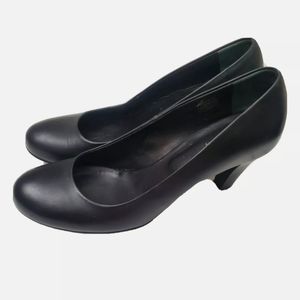 Van Der Laan Round Toe Black Leather Heels F37